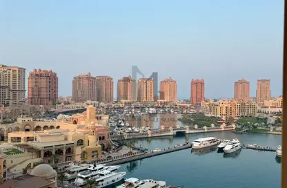 شقة - 2 غرف نوم - 3 حمامات للايجار في طريق بورتو الشرقي - بورتو أرابيا - جزيرة اللؤلؤة - الدوحة