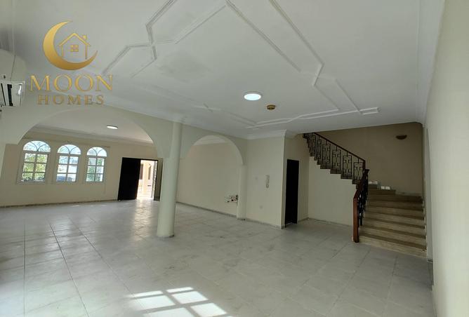 987228 - Property Image 2