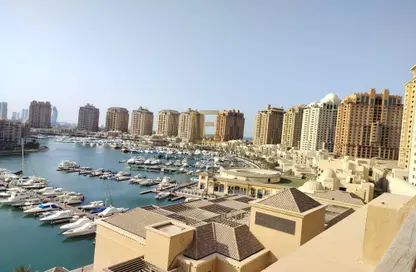 شقة - 2 غرف نوم - 2 حمامات للايجار في طريق بورتو الغربي - بورتو أرابيا - جزيرة اللؤلؤة - الدوحة