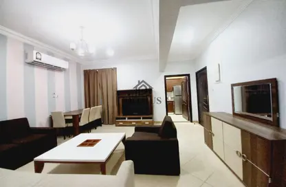 شقة - 2 غرف نوم - 2 حمامات للايجار في شارع ثابت بن زايد - المنصورة - الدوحة