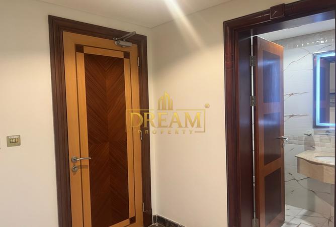 831051 - Property Image 2