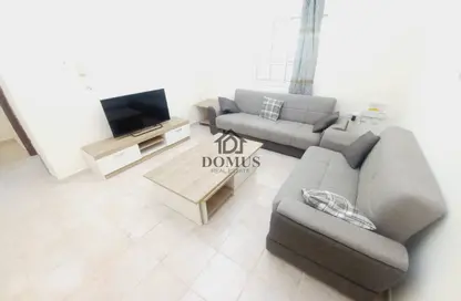 Apartment - 2 Bedrooms - 2 Bathrooms for rent in Hiteen Street - Al Muntazah - Doha