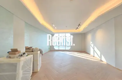 Apartment - 1 Bedroom - 2 Bathrooms for sale in South Shore - Qatar Entertainment City - Lusail