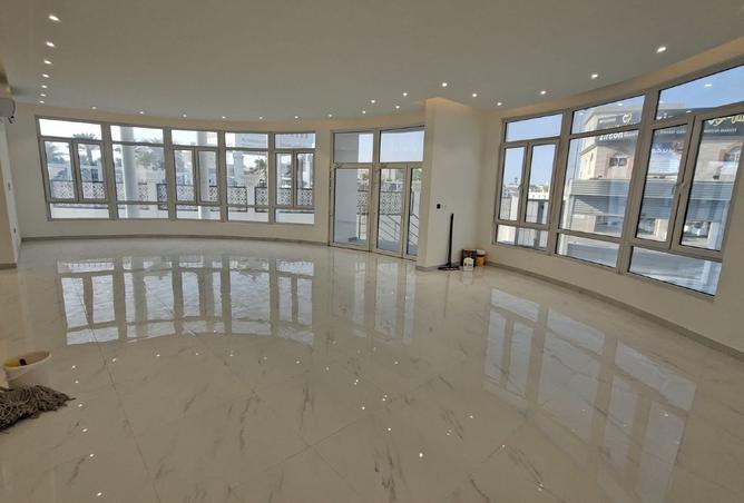 999477 - Property Image 2