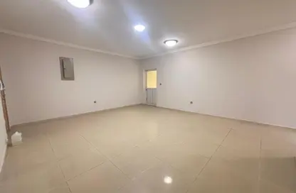 Apartment - 2 Bedrooms - 2 Bathrooms for rent in Al Nasr Street - Al Nasr - Doha