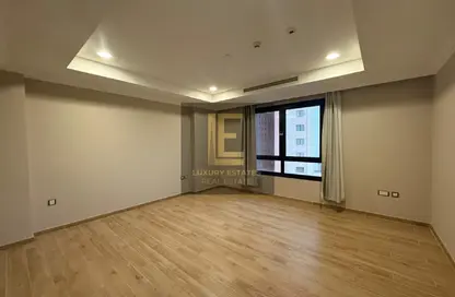 Apartment - 2 Bedrooms - 2 Bathrooms for rent in West Porto Drive - Porto Arabia - The Pearl Island - Doha