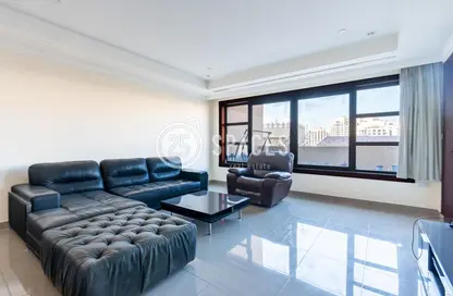 Living Room image for: Townhouse - 2 Bedrooms - 3 Bathrooms for rent in East Porto Drive - Porto Arabia - The Pearl Island - Doha, Image 1