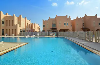 Compound - 4 Bedrooms - 6 Bathrooms for rent in East Gate - West Bay Lagoon - Doha