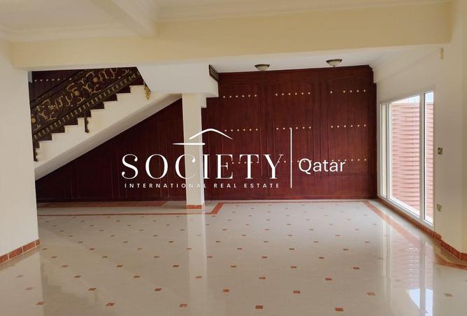 998292 - Property Image 2