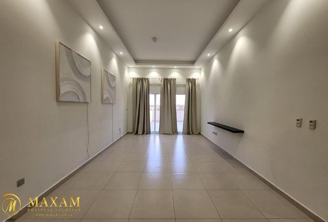 982116 - Property Image 2