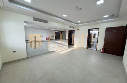 Apartment - 2 Bedrooms - 3 Bathrooms for rent in Asim Bin Omar Street - Al Mansoura - Doha