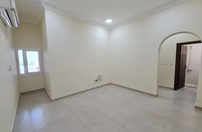 Apartment - 3 Bedrooms - 2 Bathrooms for rent in Bin Omran 28 - Fereej Bin Omran - Doha