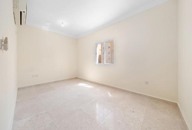 943926 - Property Image 2