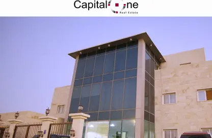 شقة - 2 غرف نوم - 2 حمامات للايجار في كاب 36 - عين خالد - الدوحة