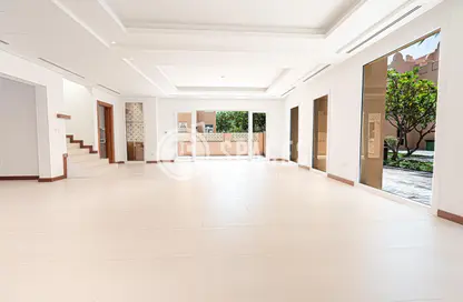 فيلا - 4 غرف نوم - 5 حمامات للايجار في فلل واست باي لاغون - وست باي لاجون - بحيرة وست لاجون - الدوحة