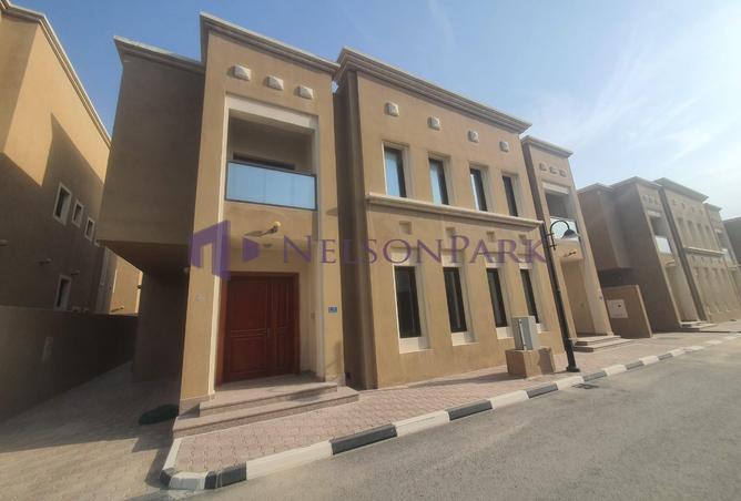 975358 - Property Image 2