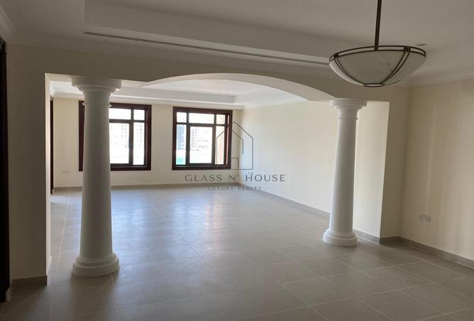 935600 - Property Image 2