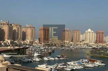 شقة - 2 غرف نوم - 3 حمامات للايجار في طريق بورتو الغربي - بورتو أرابيا - جزيرة اللؤلؤة - الدوحة