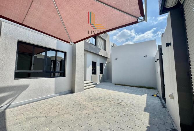 958131 - Property Image 2