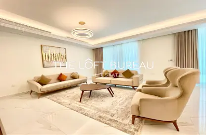 Living Room image for: Villa - 5 Bedrooms - 6 Bathrooms for rent in Floresta Gardens - Floresta Gardens - The Pearl Island - Doha, Image 1