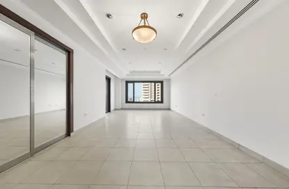 Apartment - 2 Bedrooms - 3 Bathrooms for sale in West Porto Drive - Porto Arabia - The Pearl Island - Doha