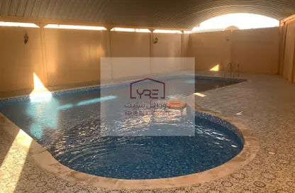 صورة لـ حوض سباحة فيلا - 5 غرف نوم - 4 حمامات للايجار في الغرافة - الغرافة - الدوحة ، صورة رقم 1