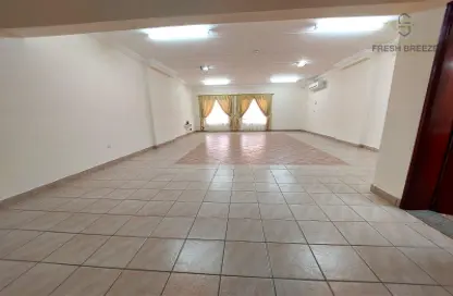 Apartment - 3 Bedrooms - 3 Bathrooms for rent in Umm Ghuwalina - Umm Ghuwailina - Doha