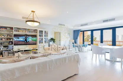 Apartment - 3 Bedrooms - 4 Bathrooms for sale in East Porto Drive - Porto Arabia - The Pearl Island - Doha