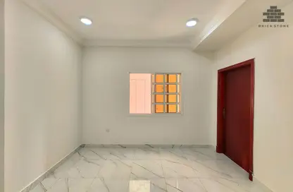 Apartment - 1 Bedroom - 1 Bathroom for rent in Umm Ghwailina Comm - Umm Ghuwalina - Umm Ghuwailina - Doha