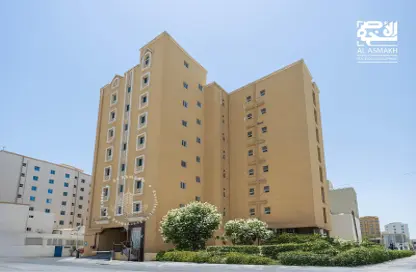 Apartment - 3 Bedrooms - 3 Bathrooms for rent in Gulf Residence 20 - Gulf Residences - Umm Ghuwailina - Doha