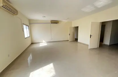 Apartment - 3 Bedrooms - 2 Bathrooms for rent in Madinat Khalifa South - Madinat Khalifa - Doha