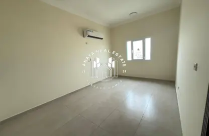 Apartment - 3 Bedrooms - 2 Bathrooms for rent in Fereej Bin Omran - Doha