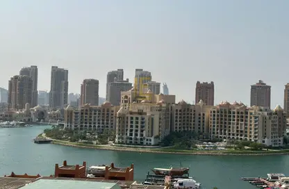 شقة - 2 غرف نوم - 3 حمامات للايجار في طريق بورتو الغربي - بورتو أرابيا - جزيرة اللؤلؤة - الدوحة