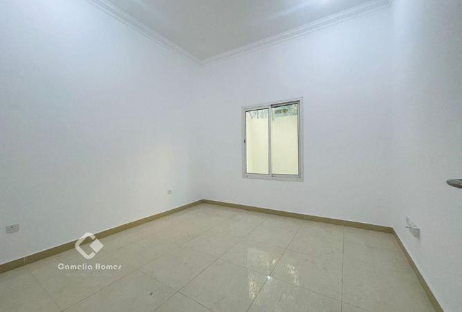 933025 - Property Image 3