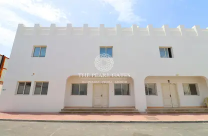 Staff Accommodation - Studio - 4 Bathrooms for rent in Muaither South - Muaither Area - Doha
