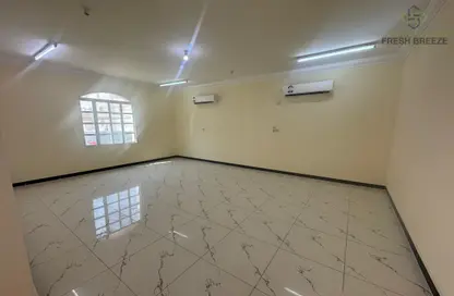 فيلا - 5 غرف نوم - 4 حمامات للايجار في فلل عين خالد - عين خالد - الدوحة