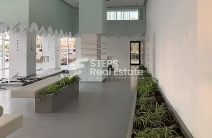 Show Room - Studio - 1 Bathroom for rent in Marina Tower 02 - Marina District - Lusail