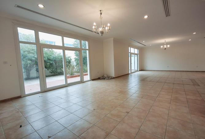 916040 - Property Image 2