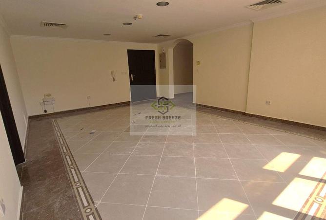 932898 - Property Image 3