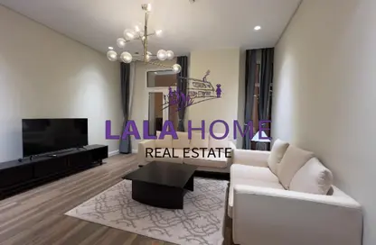 Apartment - 1 Bedroom - 2 Bathrooms for rent in Floresta Gardens - Floresta Gardens - The Pearl Island - Doha Apartment - 1 Bedroom - 2 Bathrooms for rent in Floresta Gardens - Floresta Gardens - The Pearl Island - Doha