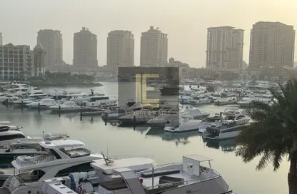 تاون هاوس - 2 غرف نوم - 3 حمامات للايجار في طريق بورتو الشرقي - بورتو أرابيا - جزيرة اللؤلؤة - الدوحة