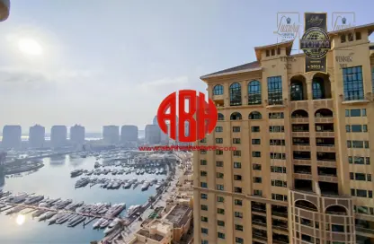 شقة - 2 غرف نوم - 3 حمامات للايجار في طريق بورتو الشرقي - بورتو أرابيا - جزيرة اللؤلؤة - الدوحة
