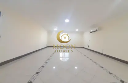 Apartment - 3 Bedrooms - 3 Bathrooms for rent in Fereej Bin Mahmoud - Doha