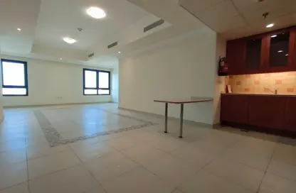 Apartment - Studio - 1 Bathroom for rent in East Porto Drive - Porto Arabia - The Pearl Island - Doha Apartment - Studio - 1 Bathroom for rent in East Porto Drive - Porto Arabia - The Pearl Island - Doha