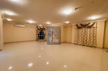 صورة لـ غرفة فارغة فيلا - 4 غرف نوم - 4 حمامات للايجار في مريخ - المريخ - الدوحة ، صورة رقم 1