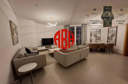 Apartment - 2 Bedrooms - 3 Bathrooms for rent in Floresta Gardens - Floresta Gardens - The Pearl Island - Doha