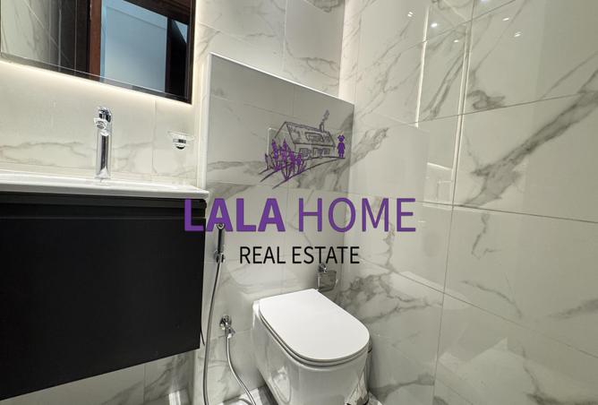 916489 - Property Image 3