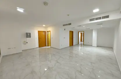 Apartment - 3 Bedrooms - 3 Bathrooms for rent in Al Mansoura - Al Mansoura - Doha