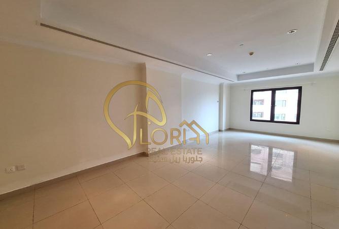 944025 - Property Image 2