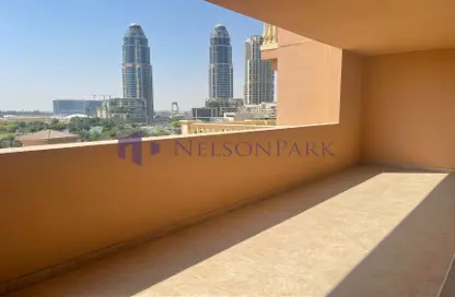 Apartment - 1 Bedroom - 2 Bathrooms for rent in Tower 8 - Porto Arabia - The Pearl Island - Doha